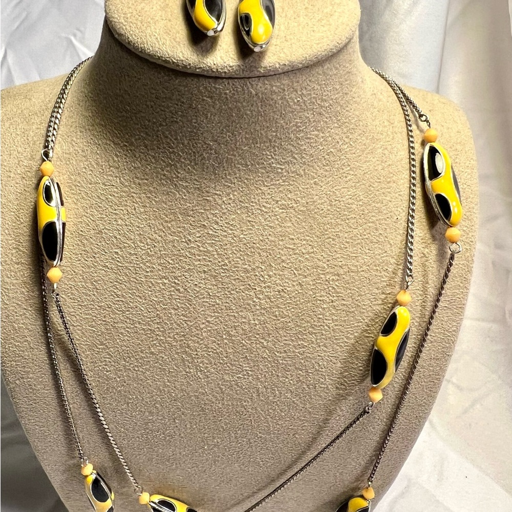Vintage lucite Yellow and Black Beads fused together Necklace and Earring Set.